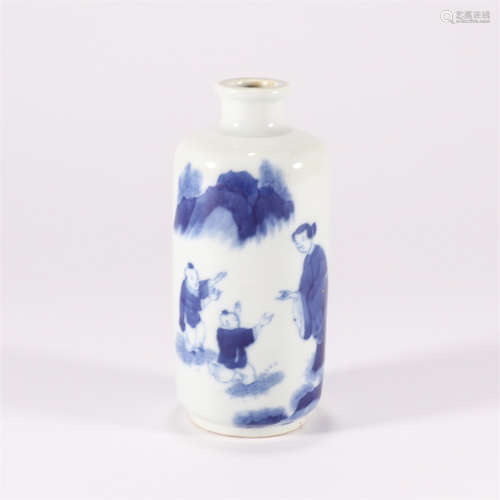 A BLUE AND WHITE FIGURE SNUFF BOTTLE