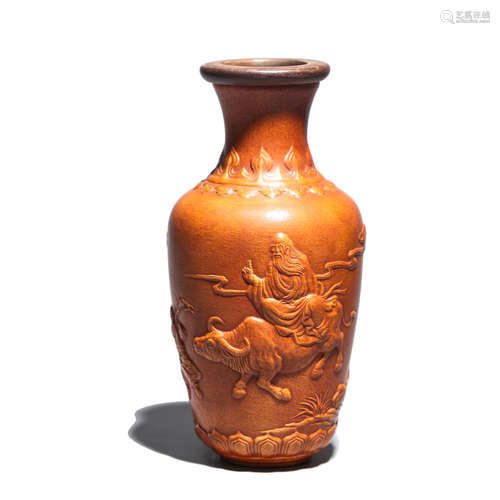 A CARVED GOURD FIGURE VASE