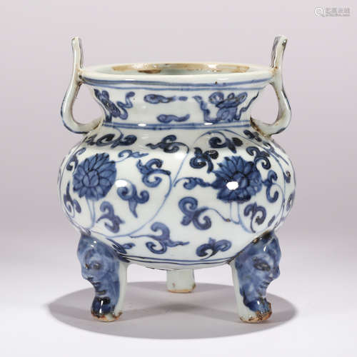 A BLUE AND WHITE INTERLOCKING LOTUS TRIPOD CENSER