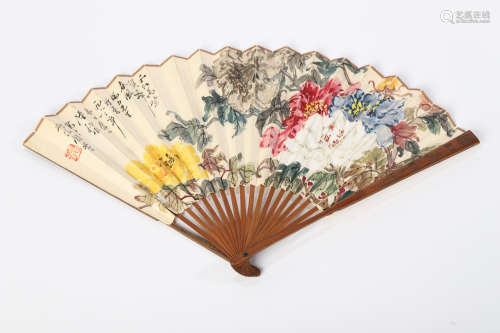 A CHINESE FLOWER AND INSCRIPTION HOLDING FAN, LU YIFEI MARK