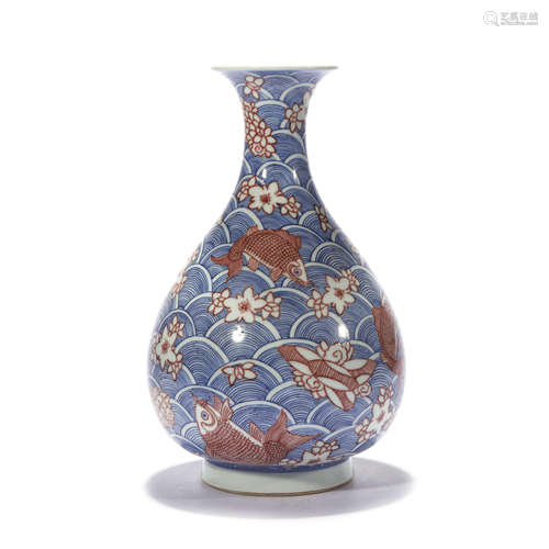 AN IRON-RED GLAZE AND UNDERGLAZE BLUE CARP PEAR-SHAPED VASE