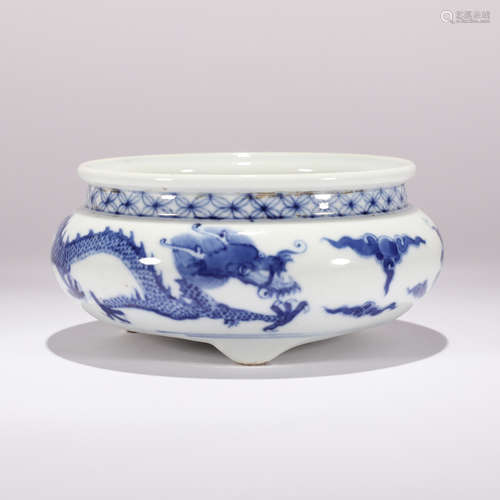 A BLUE AND WHITE DRAGON TRIPOD CENSER