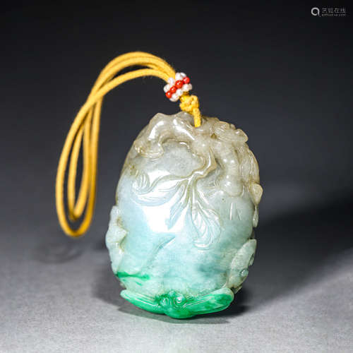 A CARVED JADEITE PENDANT