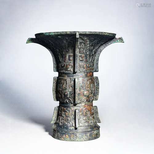 A BRONZE RITUAL BEAKER VASE GU