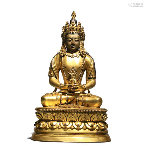 A GILT BRONZE FIGURE OF CROWNED BUDDHA