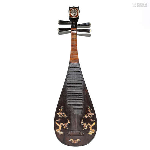 A CARVED WOOD CHINESE MUSICAL INSTRUMENT