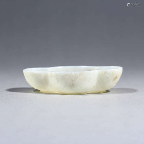 A CARVED WHITE JADE BEGONIA-FORM WASHER