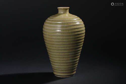 Song Dynasty Celadon Threaded Bottle