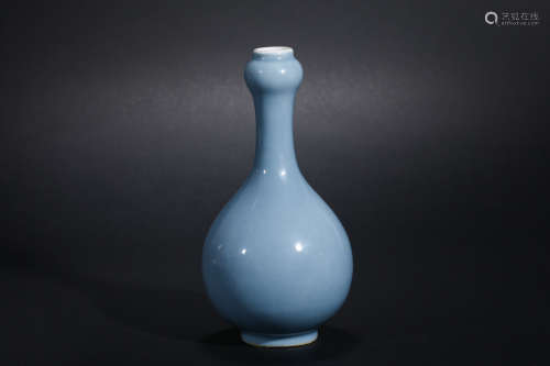 Qing Dynasty Blue Glazed Garlic Bottle