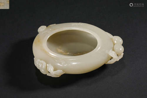 Qing Dynasty Hetian jade beast pattern brush wash