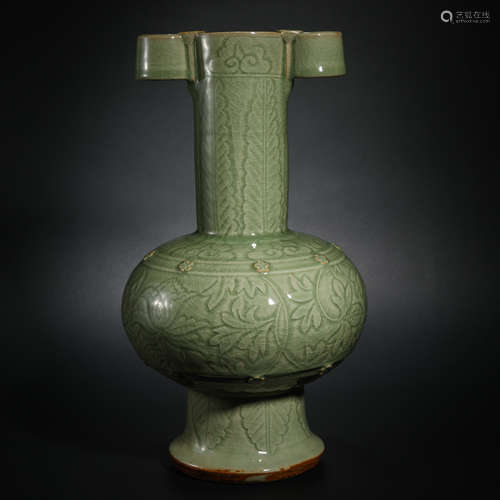 Qing Dynasty Celadon Binaural Zun