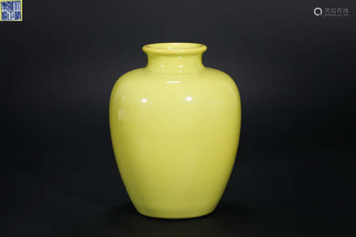 Qing Dynasty Yellow Glazed Vase