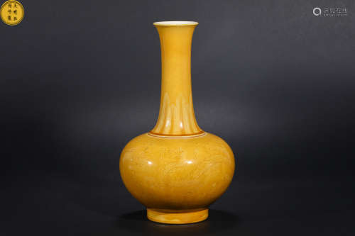 Qing Dynasty Yellow Glazed Dragon Vase