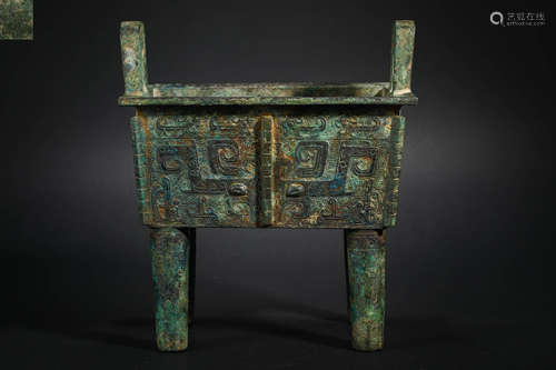 Han Dynasty Bronze Zun with Animal Patterns