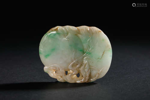 Qing Dynasty Emerald and Peach Shaped Wear