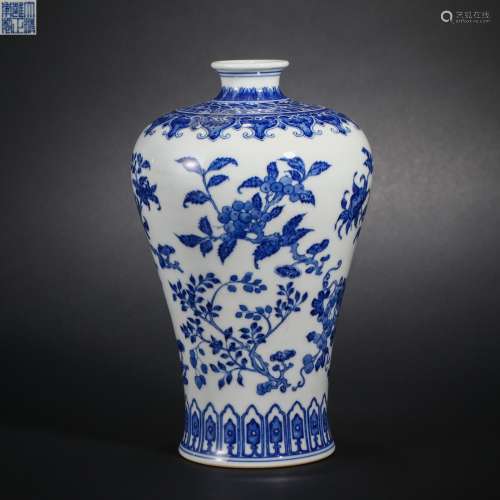 Qing Dynasty blue and white flowers and plum vase