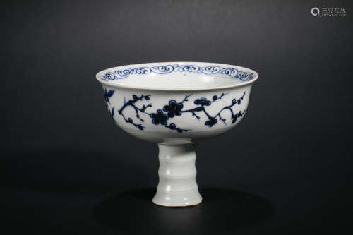 Ming Dynasty blue and white flowers goblet