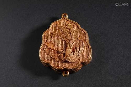 Qing dynasty gilt box with phoenix pattern