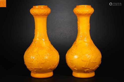 Qing dynasty colored glaze dragon pattern bottle