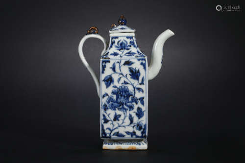 Ming Dynasty blue and white flower portable pot