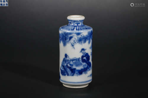 Qing Dynasty blue and white character snuff bottle