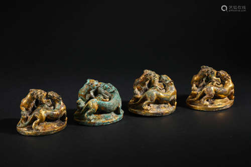 A set of gilt bronze and paperweight in the Han Dynasty