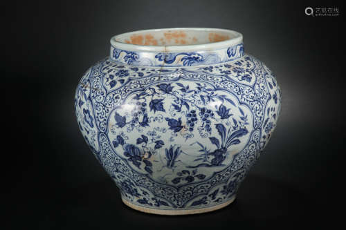 Ming Dynasty blue and white flowers big jar