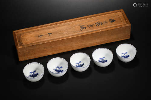 Qing Dynasty A set of blue and white tea sets