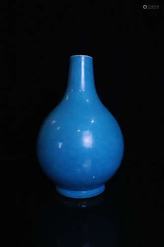 康熙孔雀蓝釉胆瓶