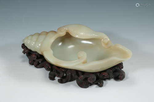 Qing - Hetian jade conch pen wash