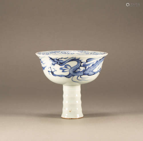 Ming - Blue and white dragon cup with high foot