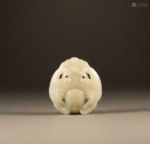 Ming - Hetian white jade figure wearing