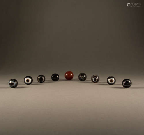 Tang - Black and White Agate Beads