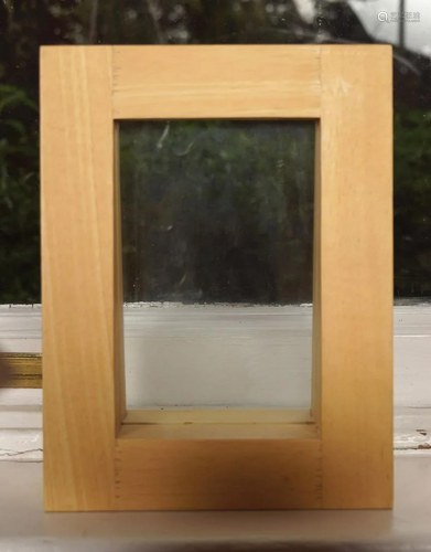 DESIGNER HARDWOOD PICTURE FRAME