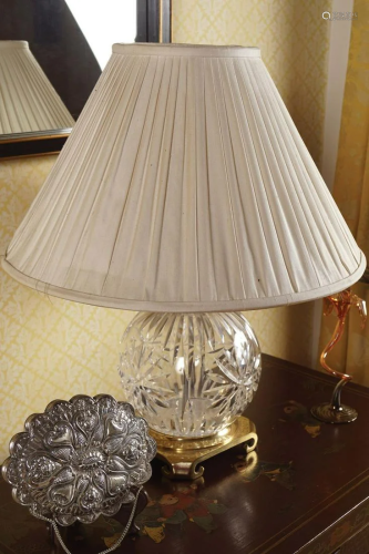 CRYSTAL CUT GLASS AND BRASS TABLE LAMP