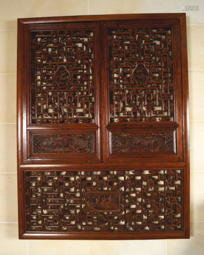 CHINESE QING CARVED WOOD WINDOW SCREEN