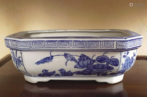 CHINESE BLUE AND WHITE JARDINIERE