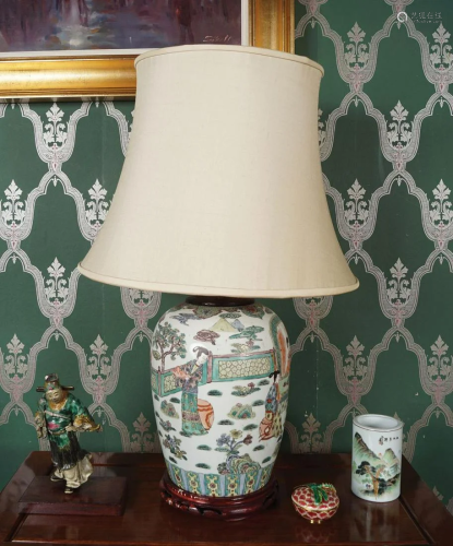 CHINESE FAMILLE VERT TABLE LAMP