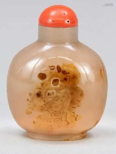 Agate snuffbottle, China, 19th