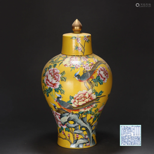 A Famille Rose Garniture with Cover Qing Dynasty