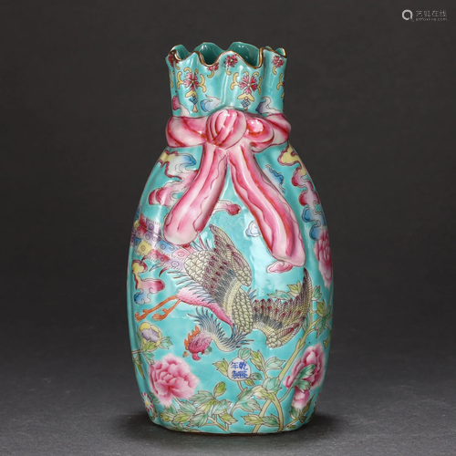 A Famille Rose Ribbon Vase Qing Dynasty