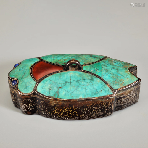 A Turquoise Inlaid Box with Cover Han Dynasty