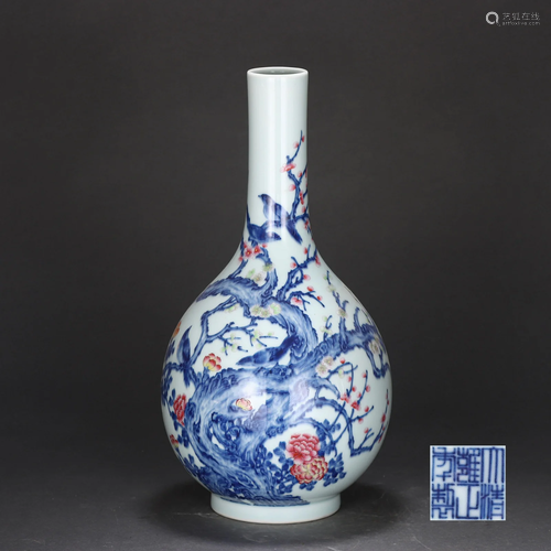 An Underglaze Blue and Famille Rose Bottle Vase Qing