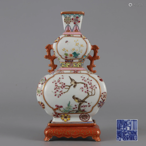 A Famille Rose Double Gourds Vase Qing Dynasty