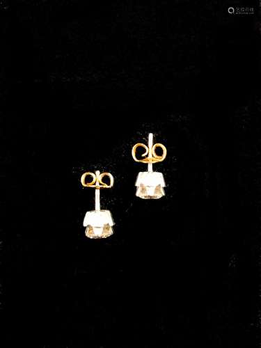 Une paire de clous d'oreilles, en or deux tons 18K 750°/00, ...