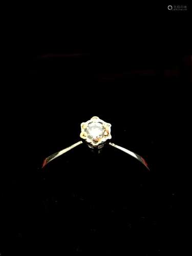 Bague solitaire en or gris 750°/00 ornée d’un diamant rond t...