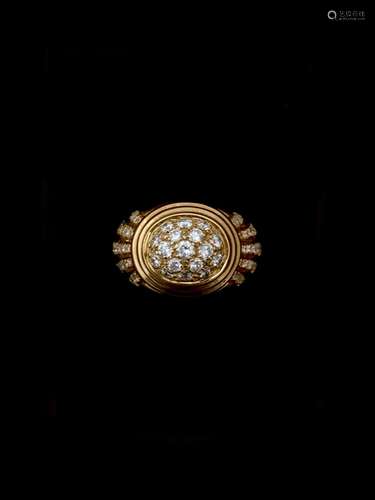 BOUCHERON, bague dome en or jaune 18k, 750°/00, sertie de di...