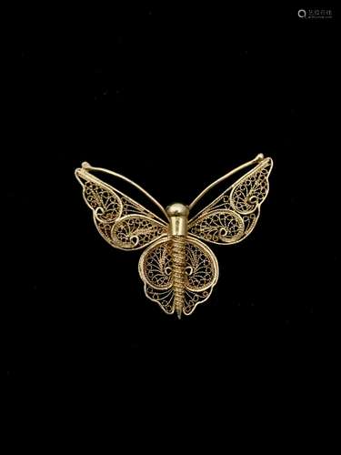 Broche papillon, en or jaune filigrané 18k 750°/00. Haut: 3 ...