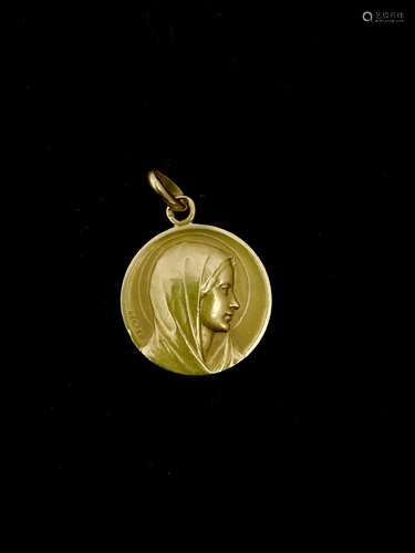 Pendentif médaillé en or jaune 18 k 750°/00 orné d'une Vierg...