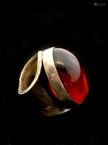 Importante bague en argent sup 800°/00 ornée d'un cabochon f...